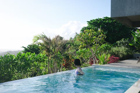 Tiny luxury & infinity pool  [momo]