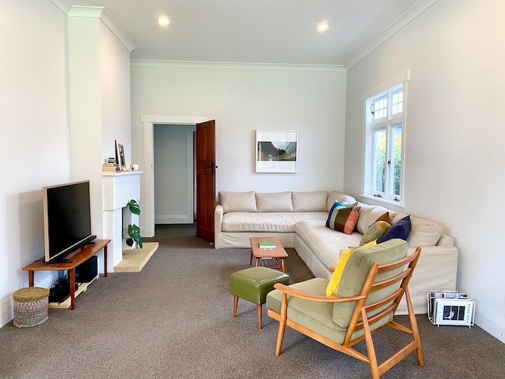 Arty Vintage Hastings Villa - Havelock North