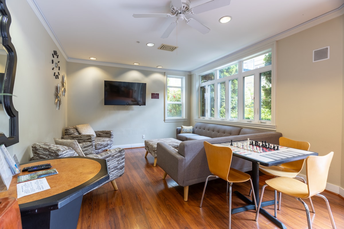 Seattle Apt