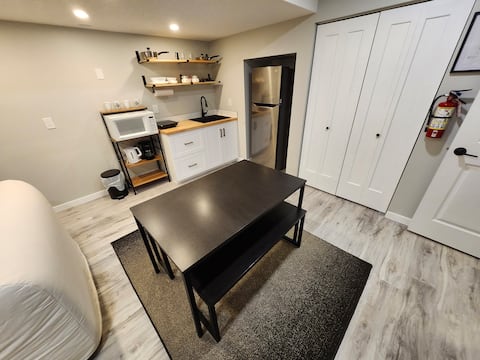 Top performing Airbnb: Cozy Calgary Escape: 1-Bed Basement Suite Retreat in Belmont