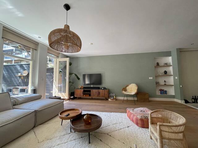 Modern apartment (105m) with garden in city centre gallery image 2