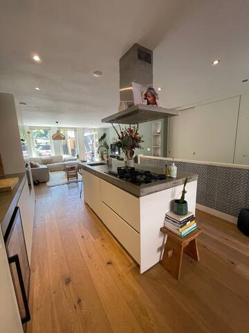 Modern apartment (105m) with garden in city centre gallery image 4