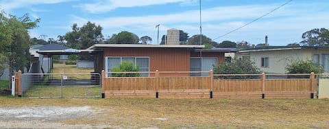 Macrackin's Shack @  Nelson!