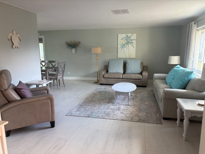 Pet-friendly Tropical Oasis - Cape Coral, FL