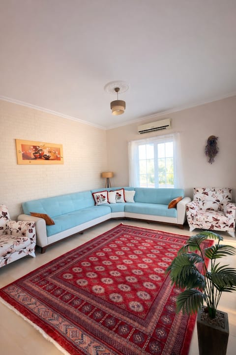 Successful Airbnb property: Private Pool Villa in a 3000m² Garden | Sleeps 9 in Dikili