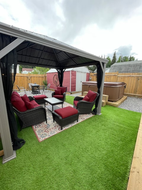 Hinton Creekside B&B 
4 BDRM | 2  Bath | Hot Tub