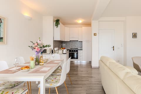 Popular Airbnb listing: Lake Como Gravedona Apartment Viola in Gravedona Ed Uniti