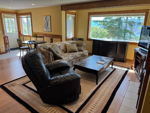 Successful Airbnb property: Orchard Sanctuary Lake Mtn Views in Lake Country