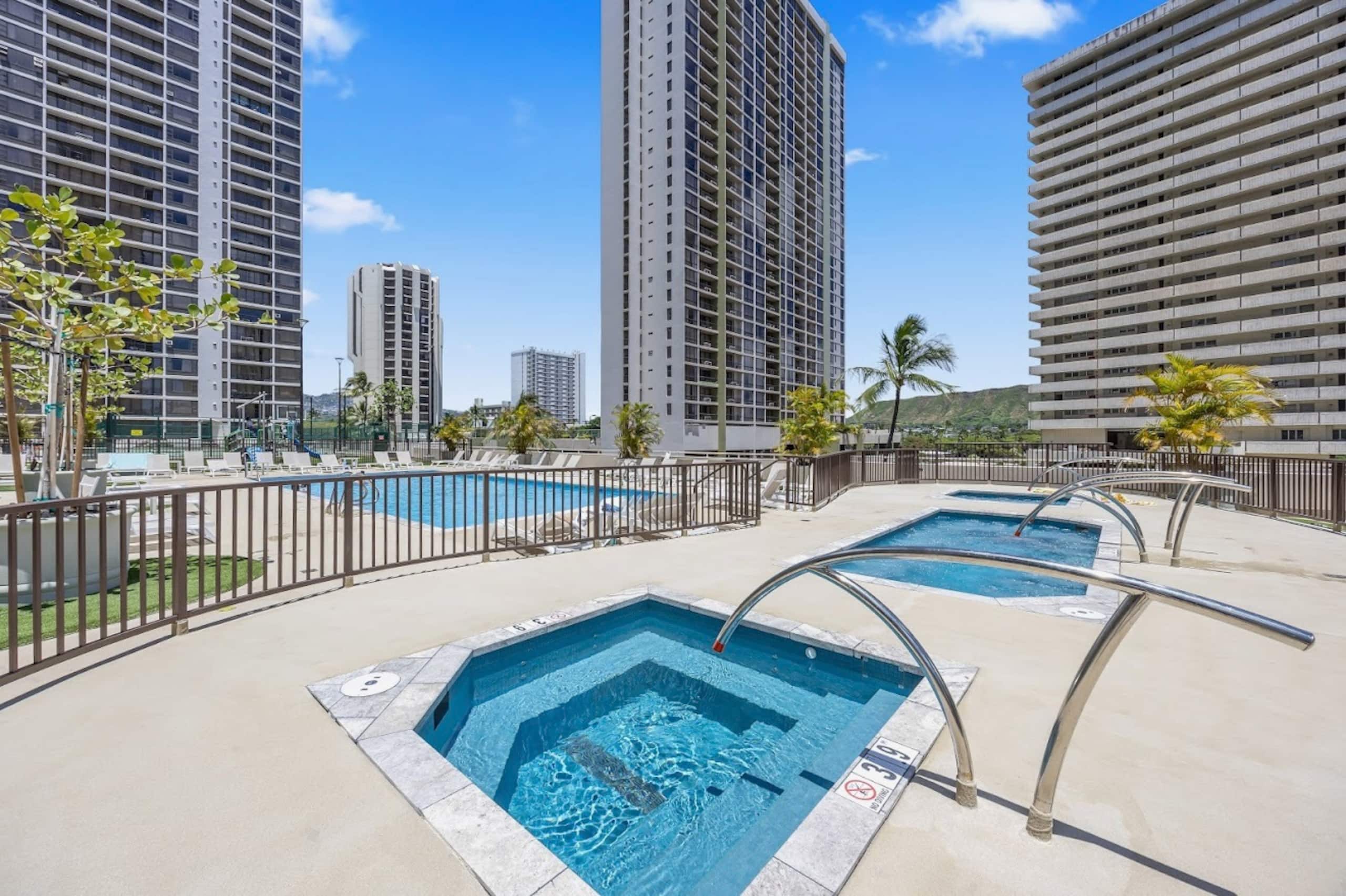 Upscale Modern Waikiki Banyan 1BR Condo w/Parking! - Image 55