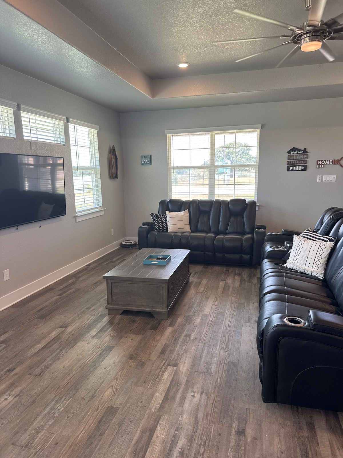 客厅可欣赏美丽的湖景