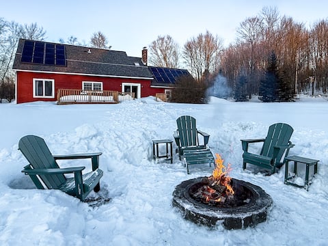 Cozy Vermont Lodge Near Jay Peak with Fire Pit