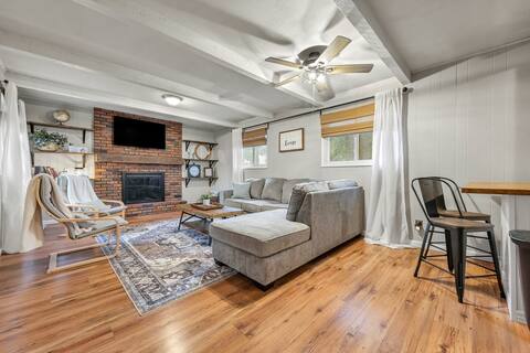 Cozy Home in Wentzville Sleeps 6 + Game Room