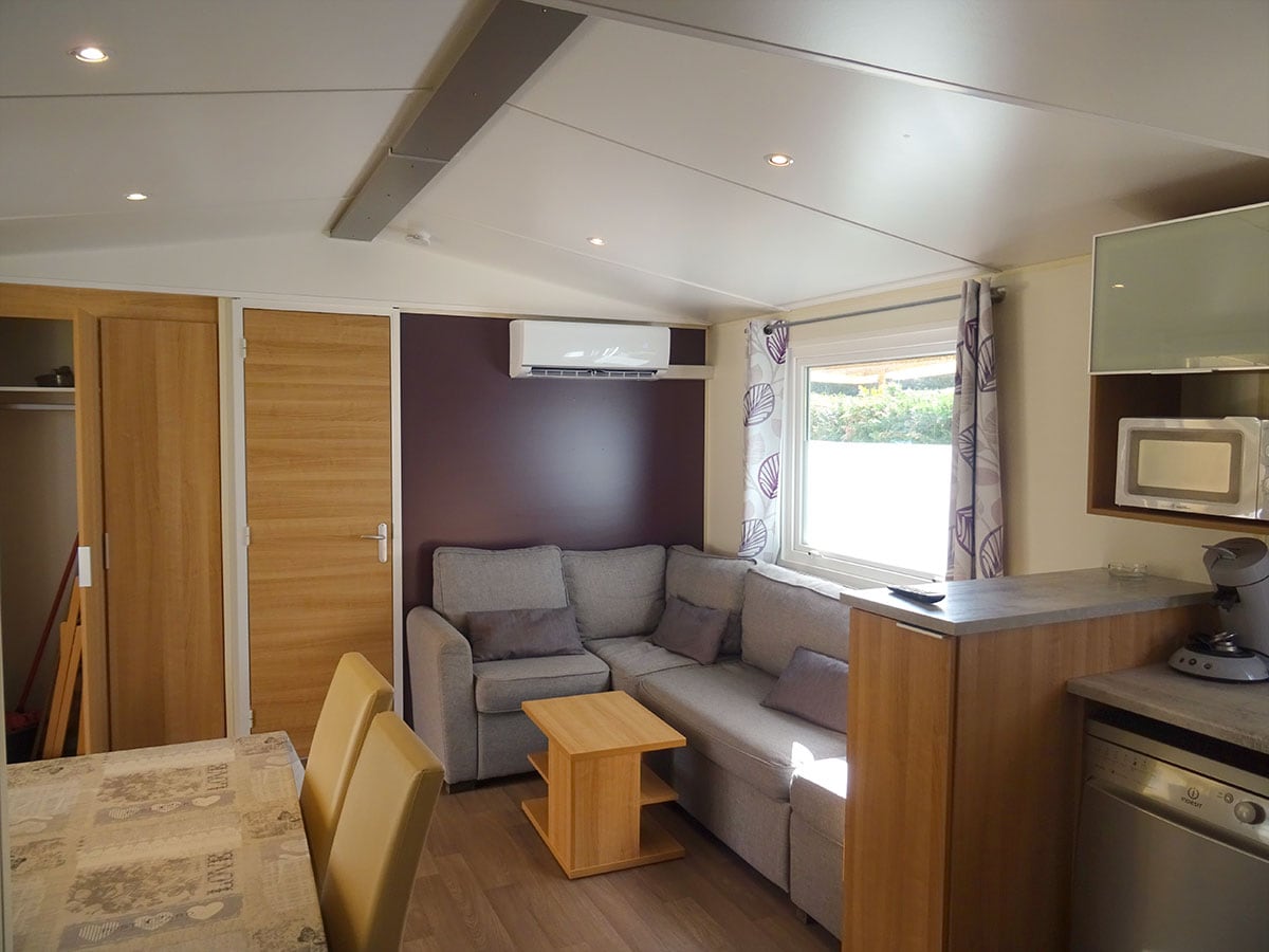 Popular Airbnb listing: Air-conditioned mobile home with dishwasher in Saint Jean De Monts