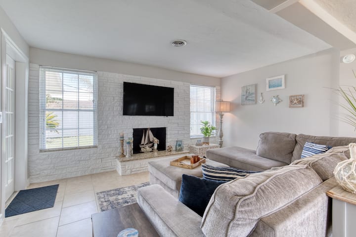Cresting Wave Cottage By The Sea - Ormond Beach, FL