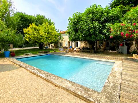 5 bedroom house, garden/pool 5 min from Arles