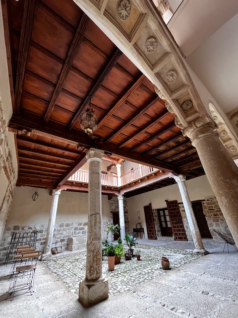 Captain Medina's house. 12 people with a pool.