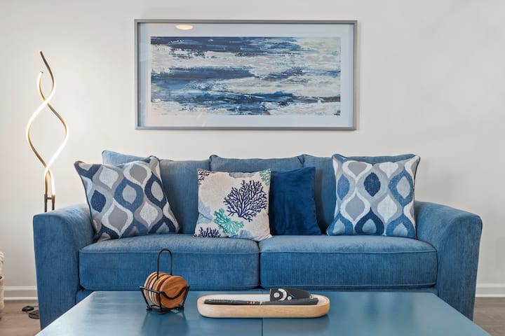 Enjoy the Open concept living Space in this Upscale and Newly renovated home.  Comfort, relaxing and spacious...the entire family can enjoy!