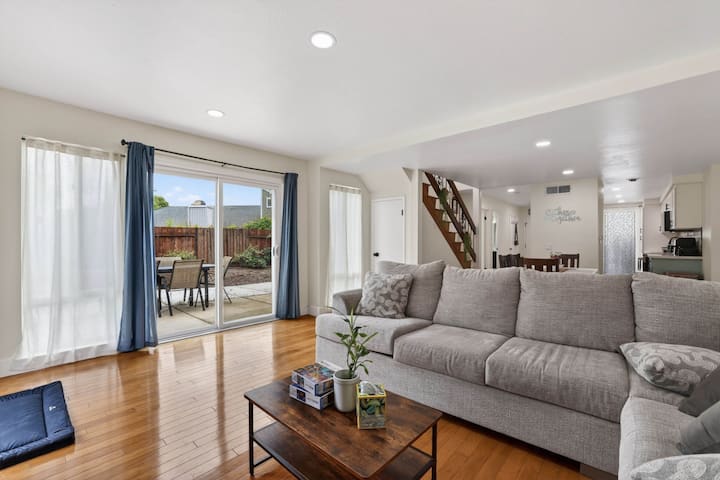 Pet-friendly Furnished 3br/3ba | King Bed - Sacramento