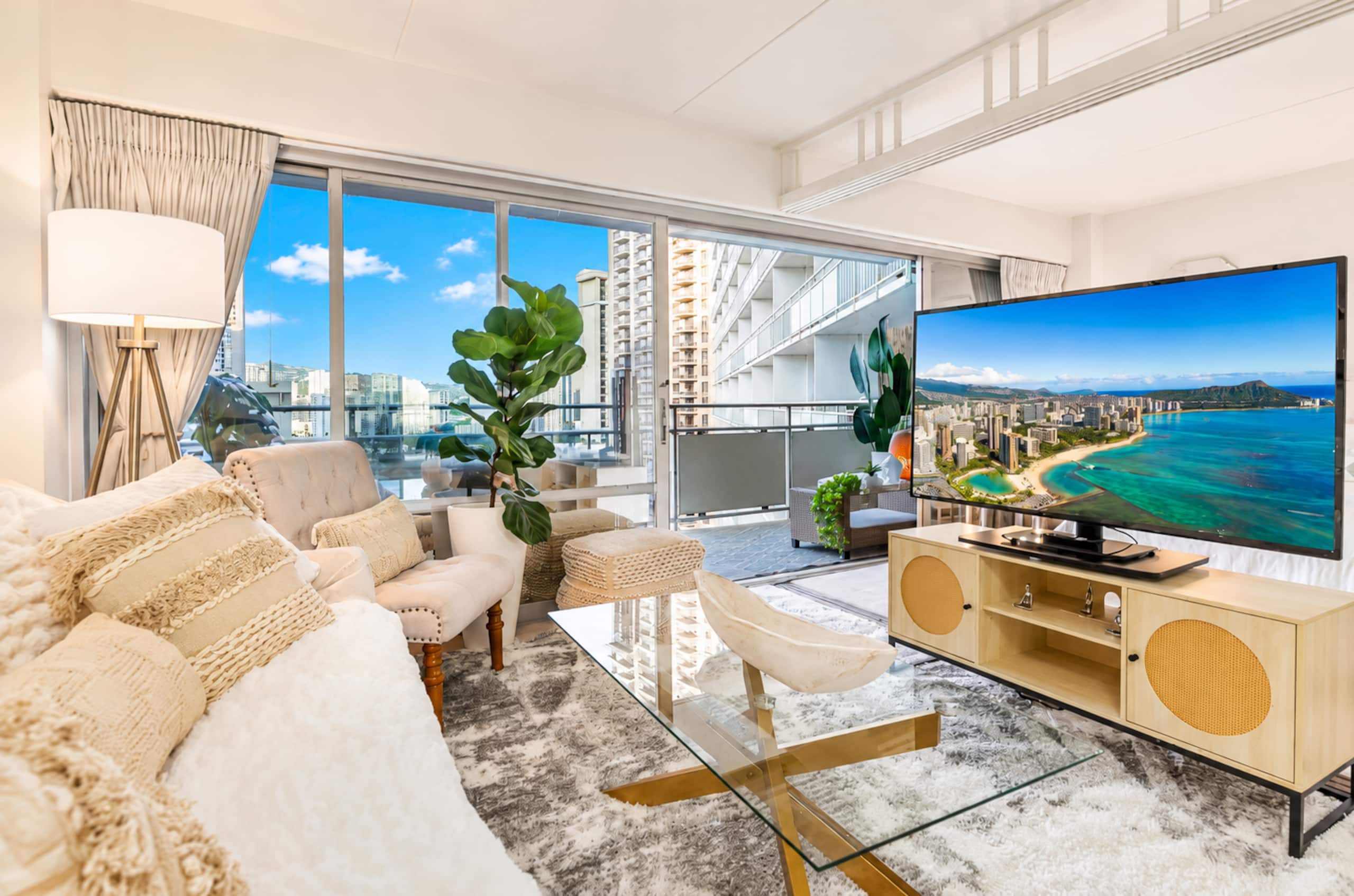 Condo in Honolulu · ★4.99 · 1 bedroom · 2 beds · 1 private bath - Image 3