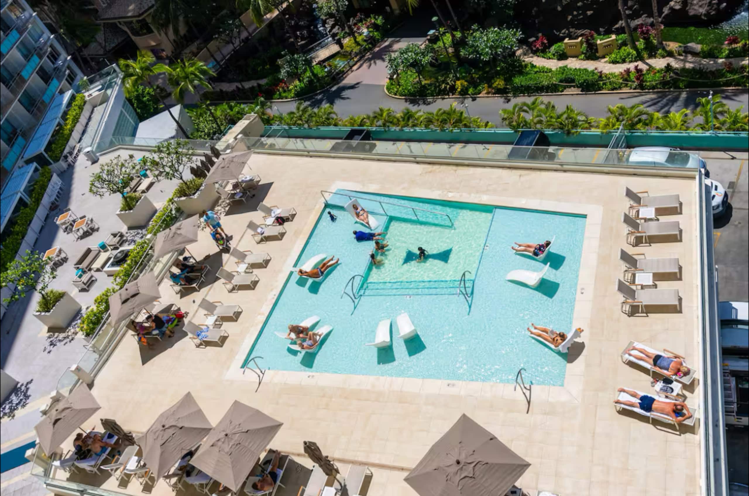 Condo in Honolulu · ★4.99 · 1 bedroom · 2 beds · 1 private bath - Image 31
