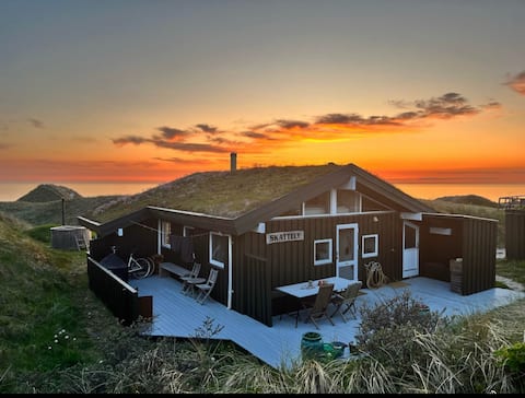 Cosy cabin on the beach with breathtaking view