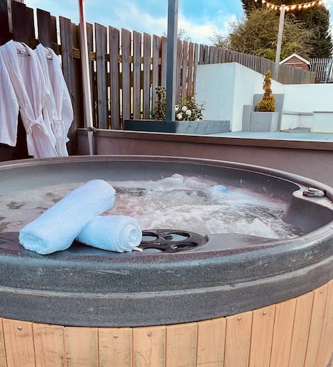 Large detached home for families & group stays