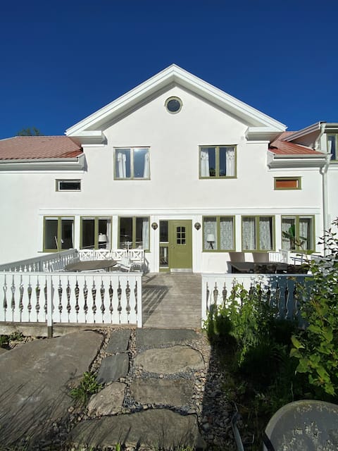 Manor Annex, 15 beds, 100 meters from Lake Lygnern.