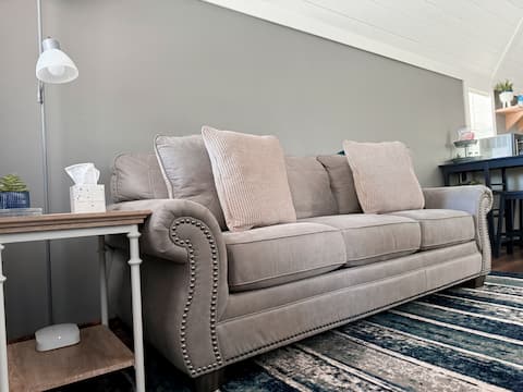 Popular Airbnb listing: The Burrow on the Loop in Guntersville / Marshall County