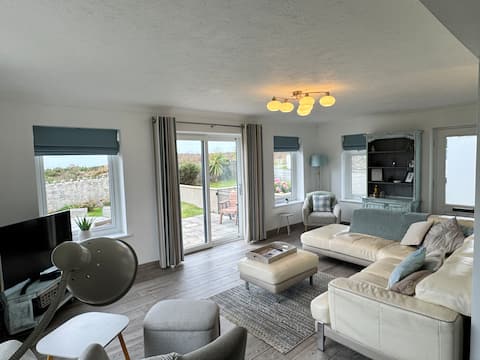 Popular Airbnb listing: Spacious Bungalow with sea views 'West Wind’ in Trearddur