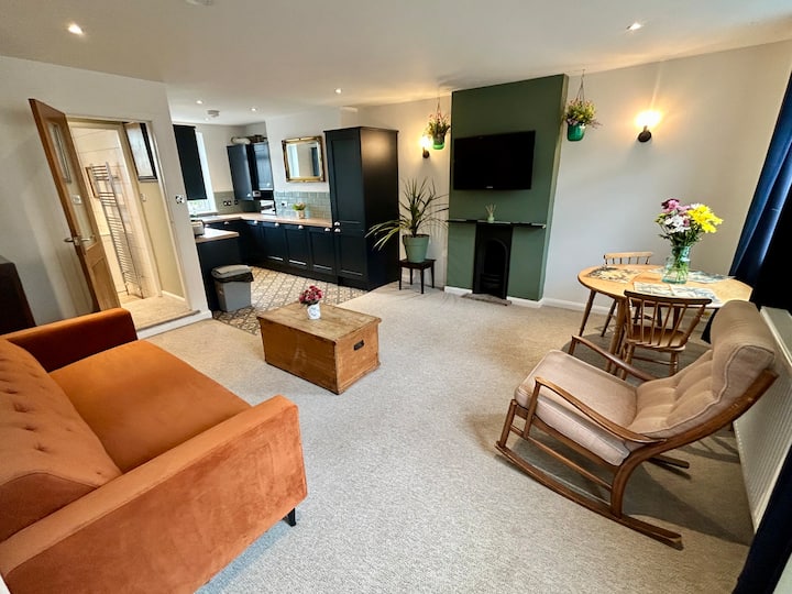 Cosy & Modern Hide Away Cheshire Sleeps 4 - Rudyard Lake