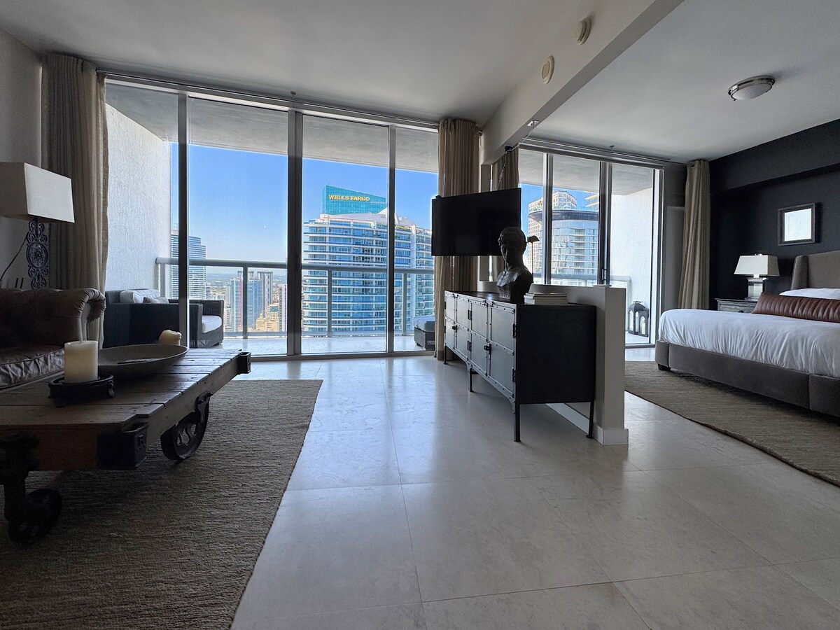 Successful Airbnb property: Penthouse BayViews • Icon Residences •Free Parking in Brickell Village