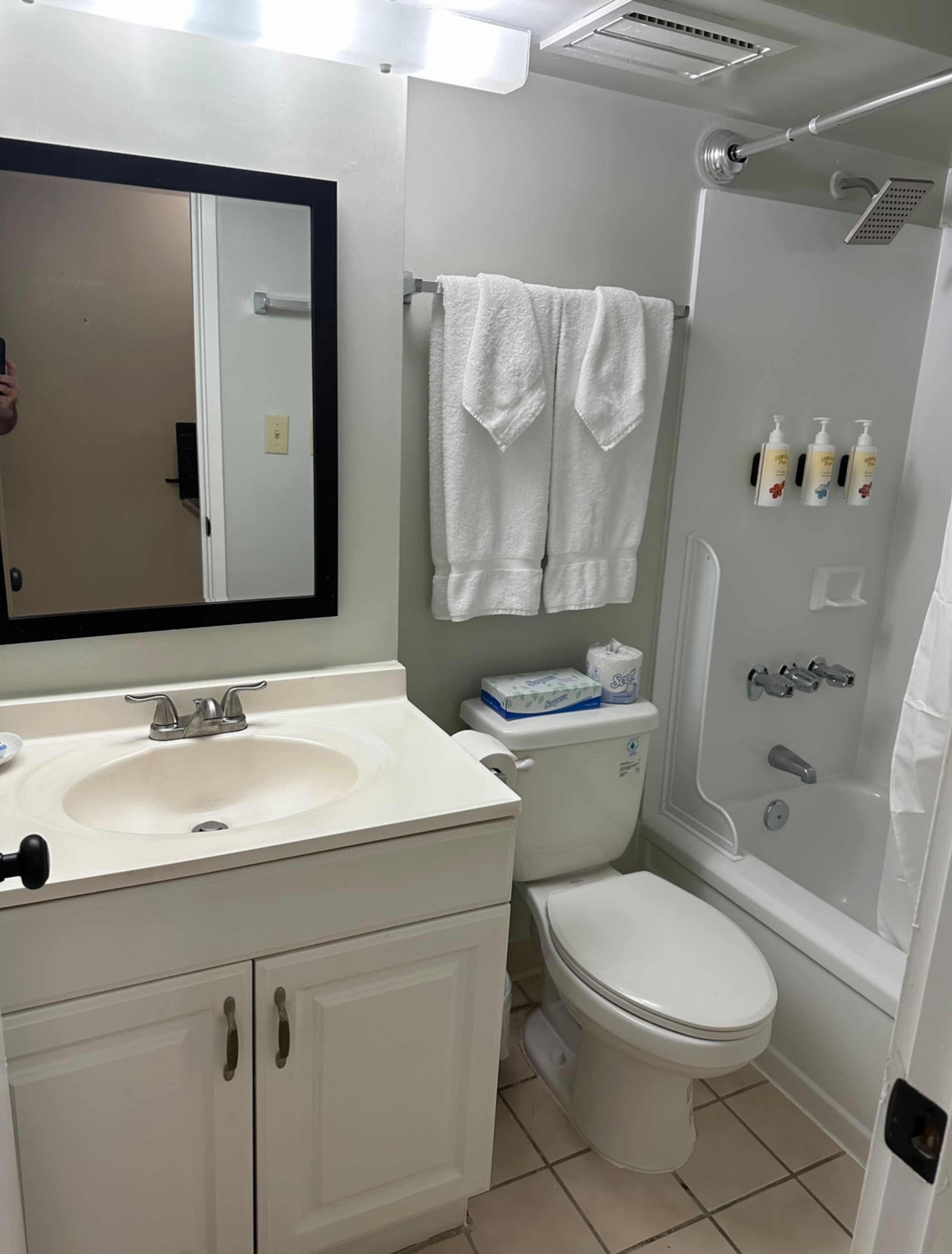 Stay Near Everything in Waikiki - 2 Studios - Image 8