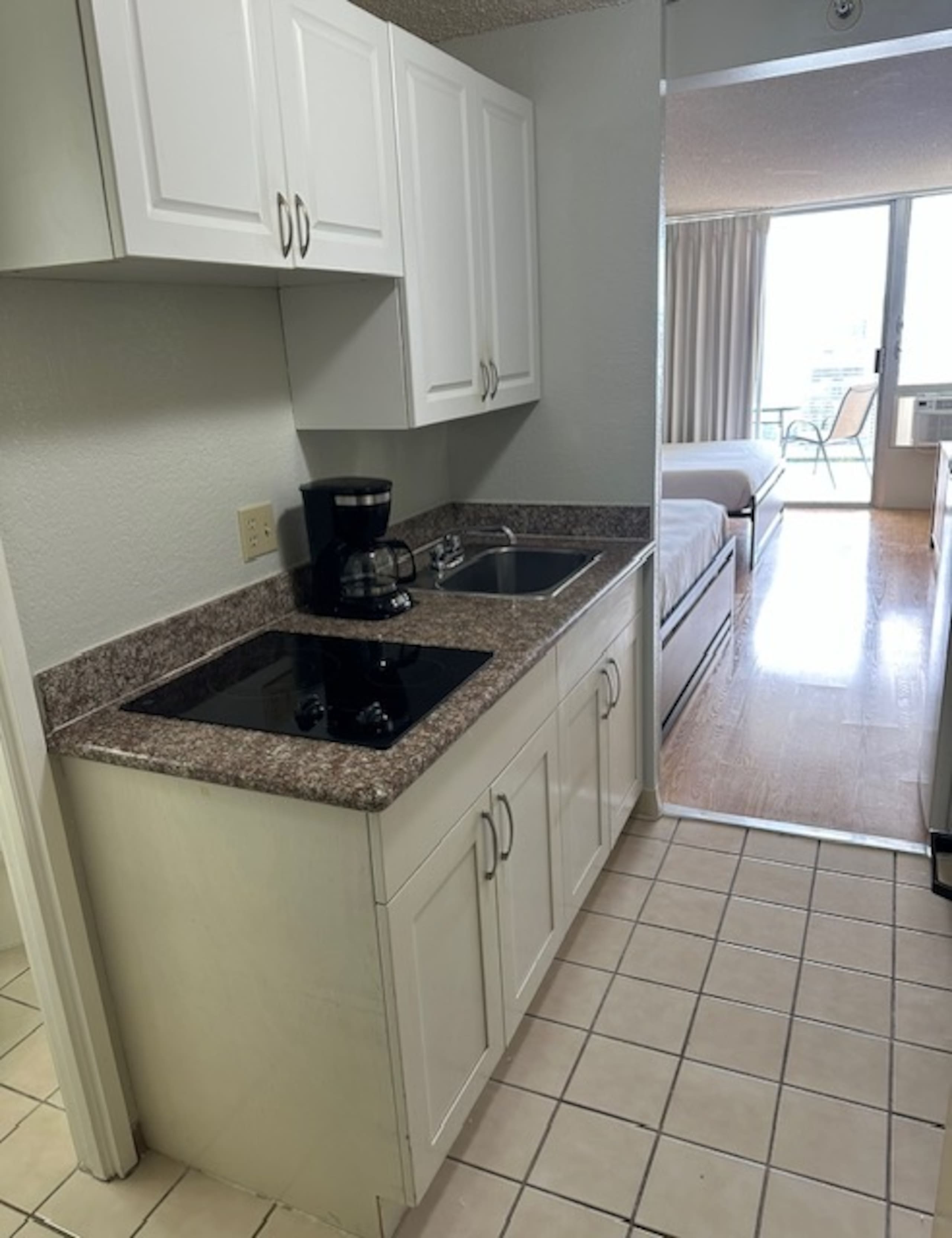 Stay Near Everything in Waikiki - 2 Studios - Image 3