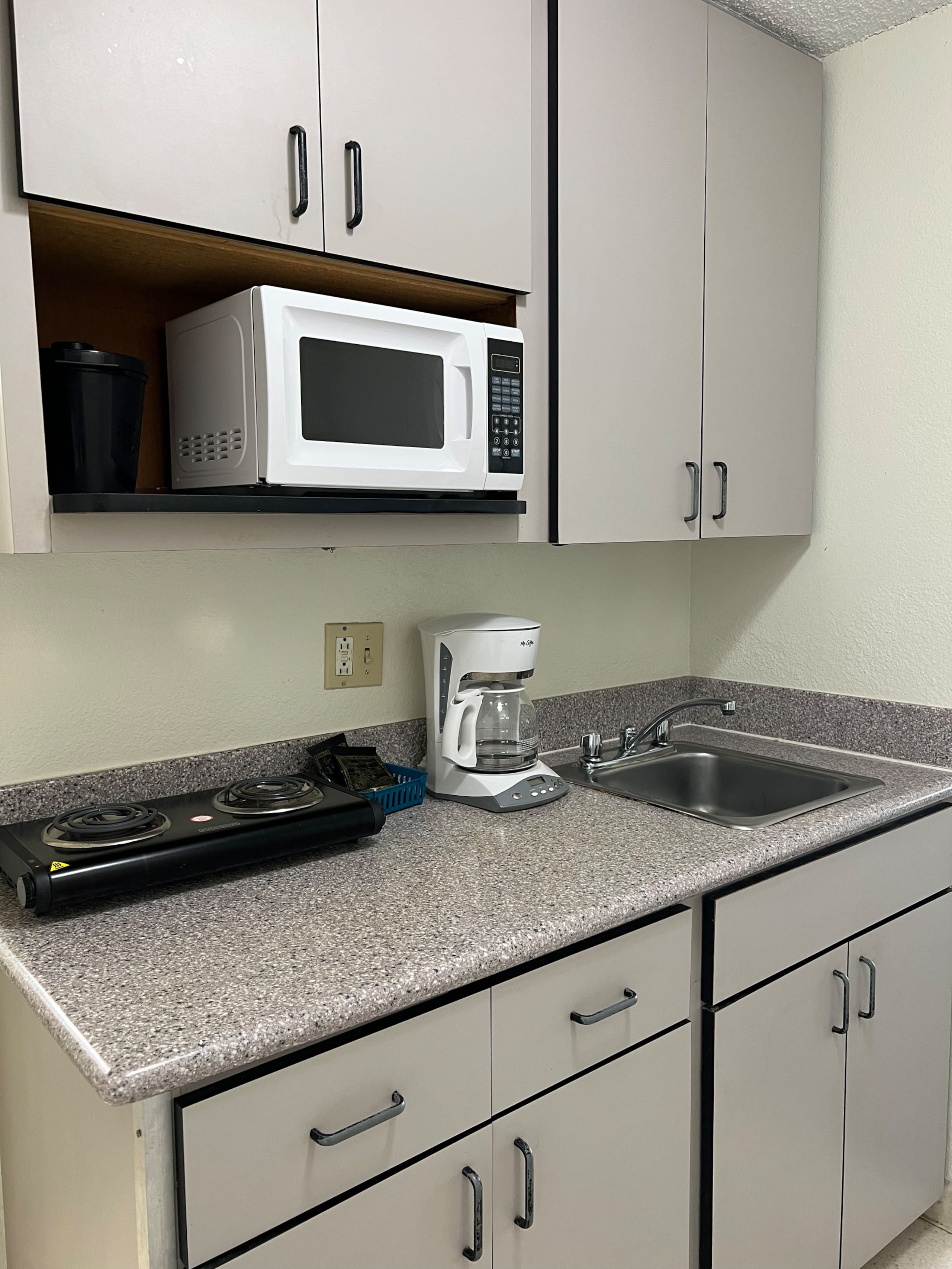 Stay Near Everything in Waikiki - 2 Studios - Image 4