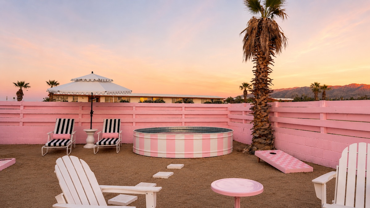 Pink Palm House ~ pool • spa • fire pit • pingpong - Houses for