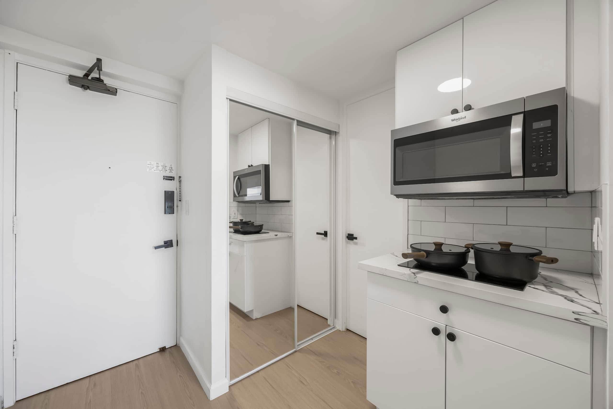 33F-High Floor Studio w/Diamond Head & Ocean Views - Image 21
