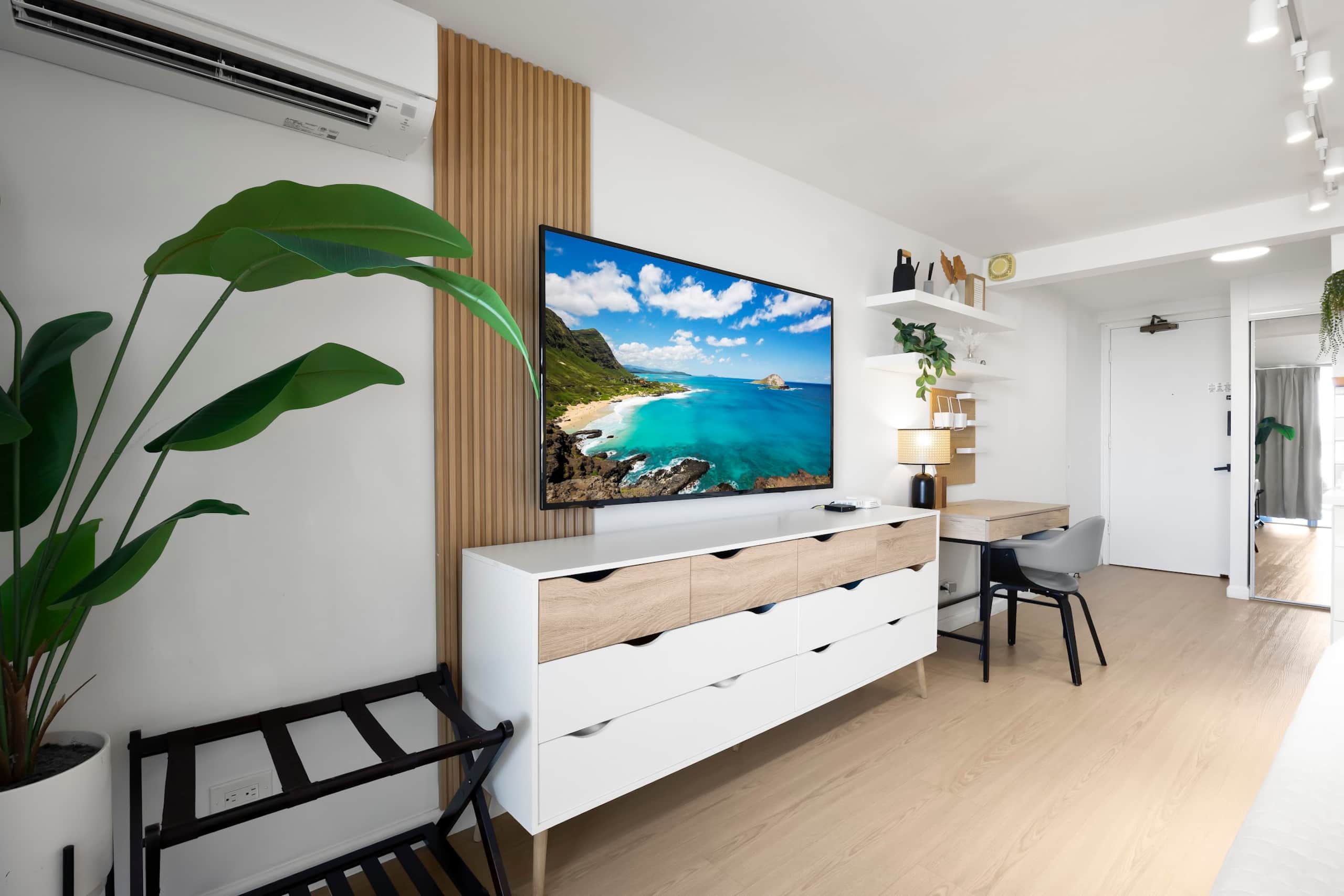 33F-High Floor Studio w/Diamond Head & Ocean Views - Image 9