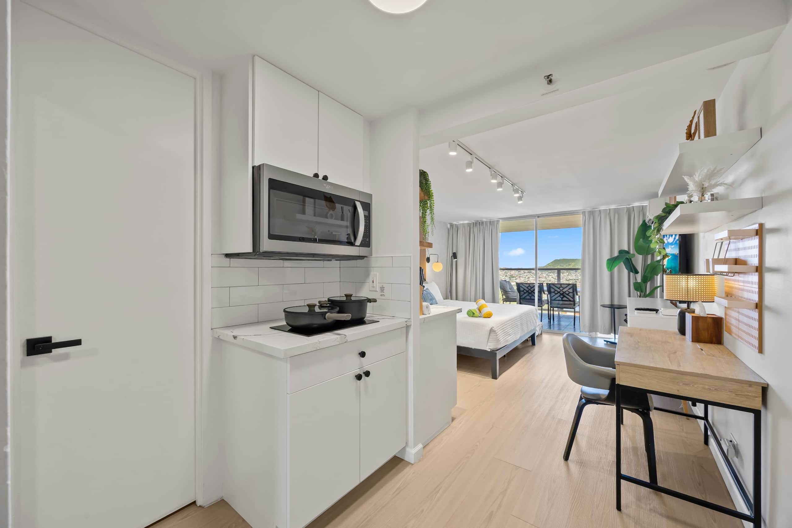 33F-High Floor Studio w/Diamond Head & Ocean Views - Image 16