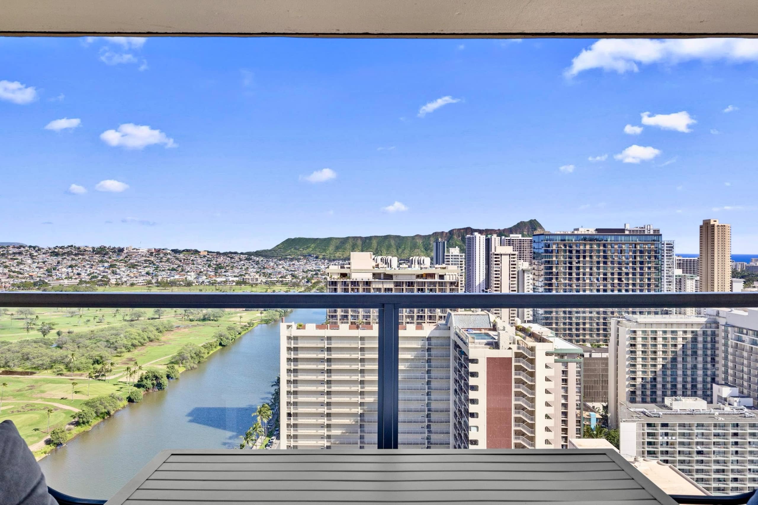 33F-High Floor Studio w/Diamond Head & Ocean Views - Image 4