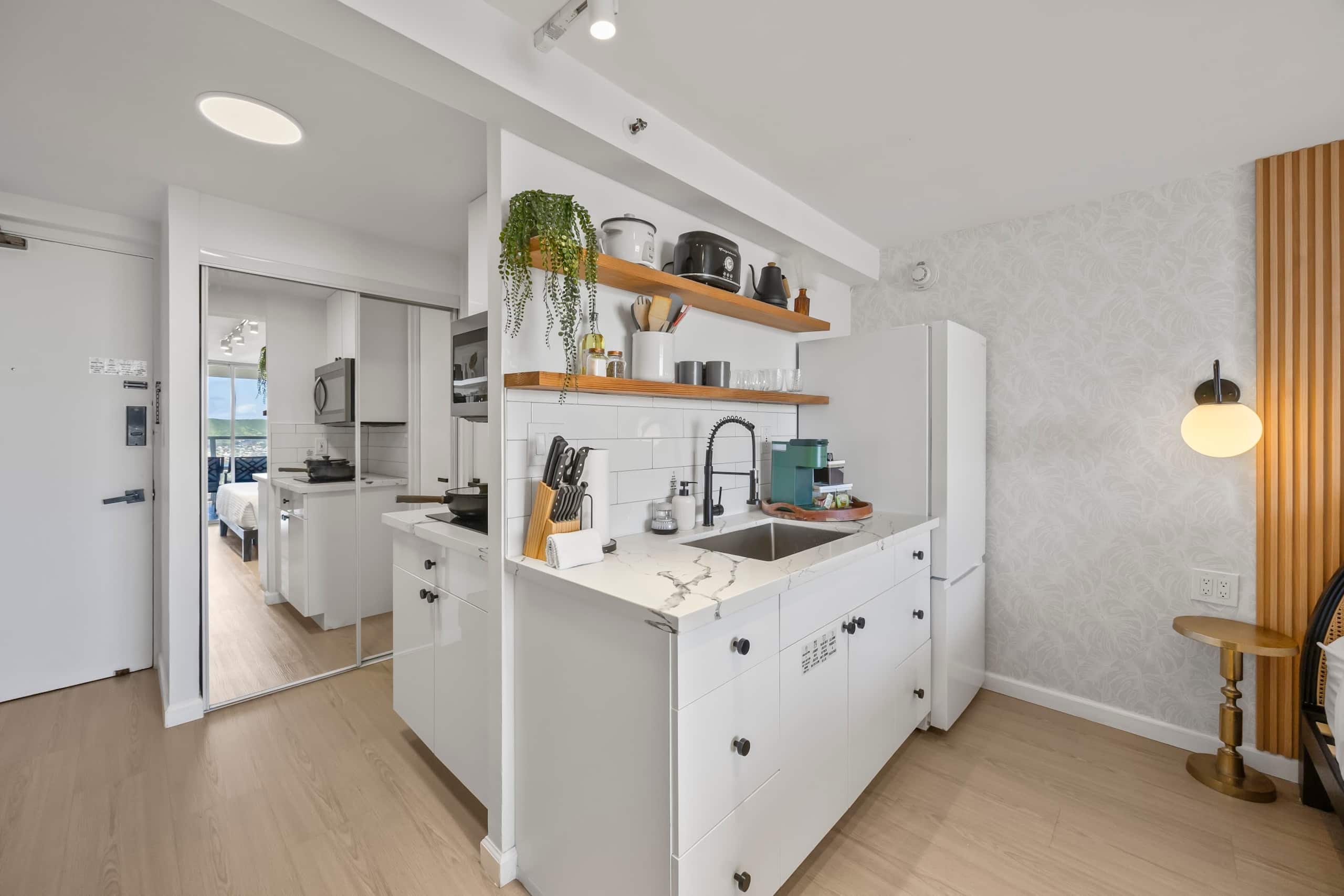 33F-High Floor Studio w/Diamond Head & Ocean Views - Image 17