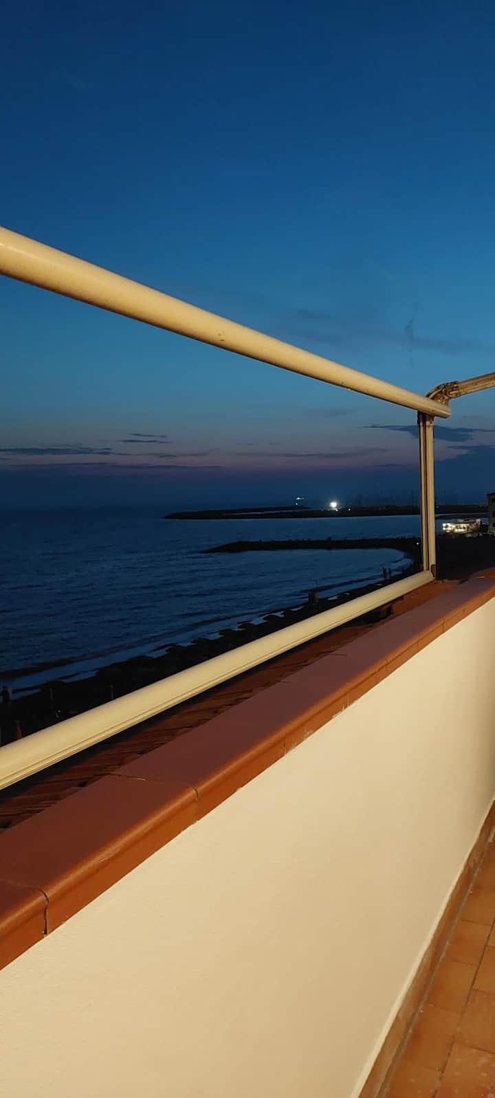 Marina Di Cecina, Una Terrazza Affacciata Sul Mare - Cecina