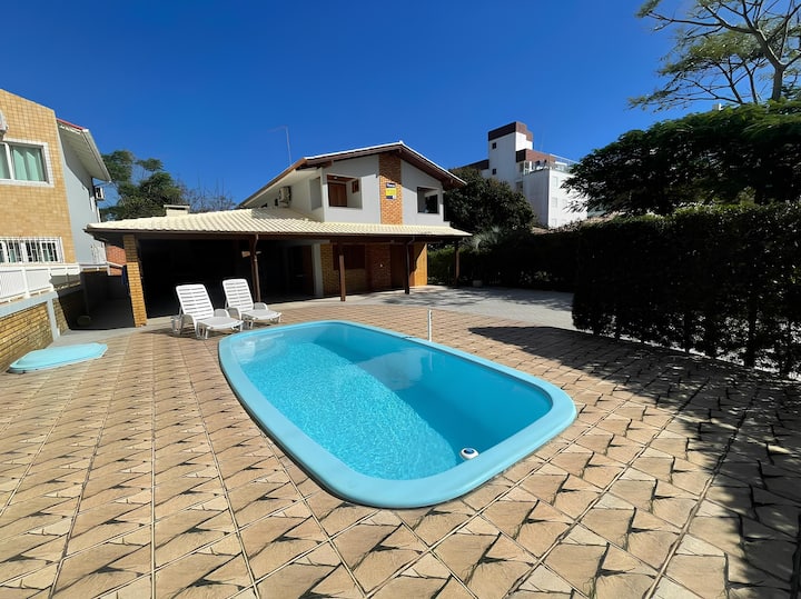 Cód 4 · Casa Com Piscina Próxima A Praia De Palmas - Governador Celso Ramos