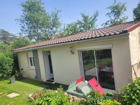 Hedgehog Cottage, 40 m², with garden, near Disney