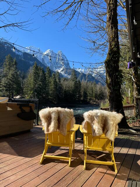 Oxbow Cabin-Riverfront Retreat, HotTub, Epic Views