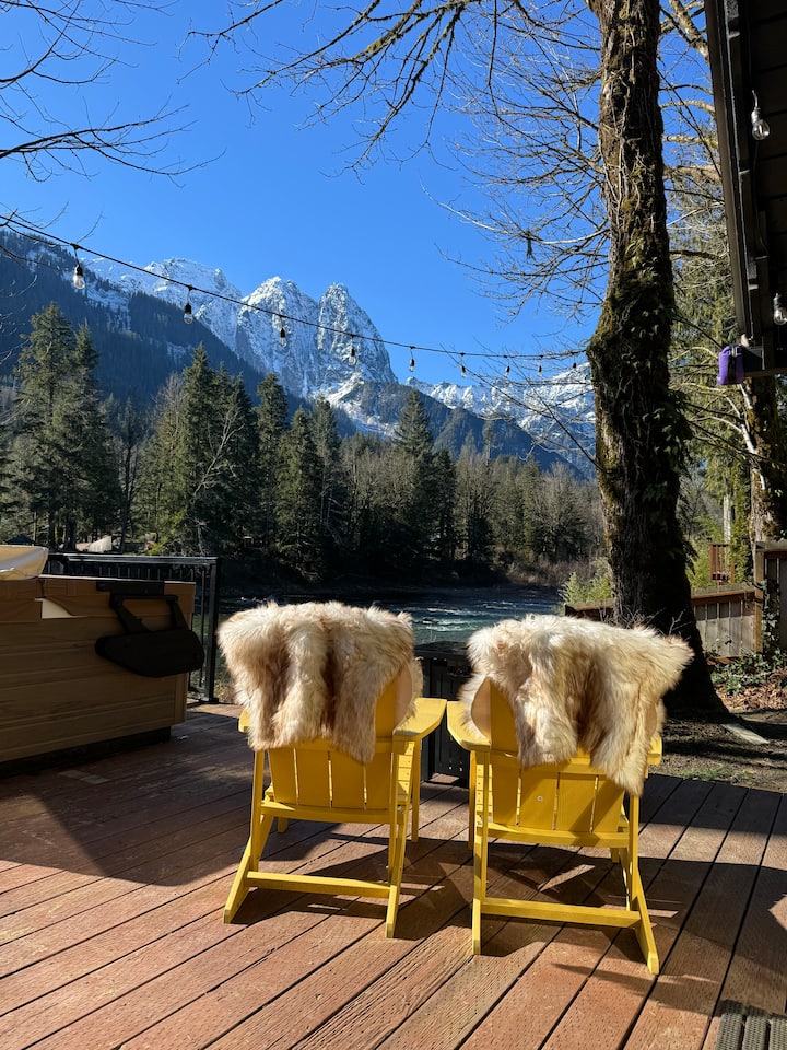 Oxbow CabinRiverfront Retreat, HotTub, Epic Views Cabins for Rent in