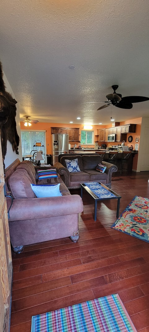 Peaceful Getaway - 3 bedrooms 2 bathrooms, 4 beds