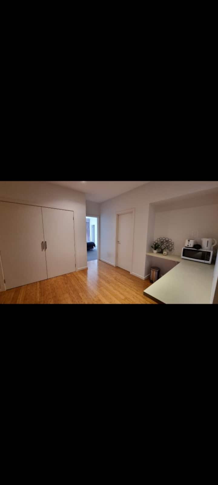 Private Guesthouse With Garden - Bayside City