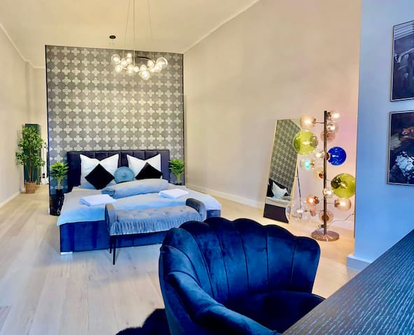 Chic Central Apt. I 4-Rooms • 140m² • Torstraße gallery image 2