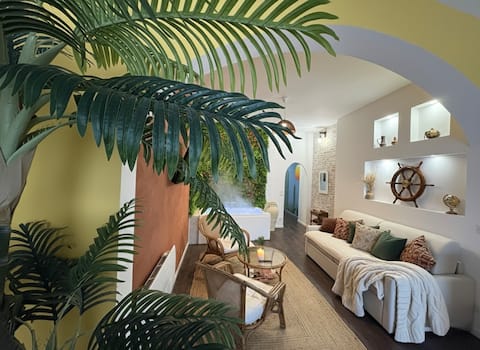 Cartagena de Indias 4*  private jacuzzi & courtyard