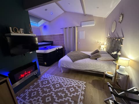 Bedroom studio with private spa and garden